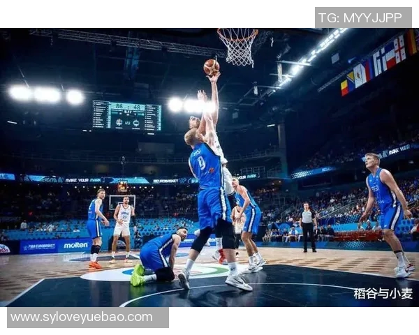 NBA赛场小动作引发关注 球员微妙举动成焦点引热议